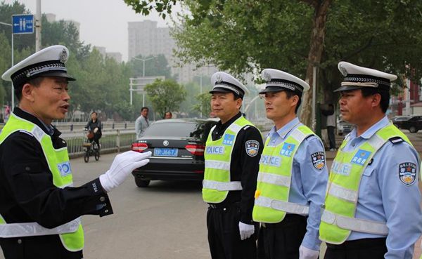 山陰交警“四嚴(yán)措施” 強(qiáng)化出租車(chē)安全管理