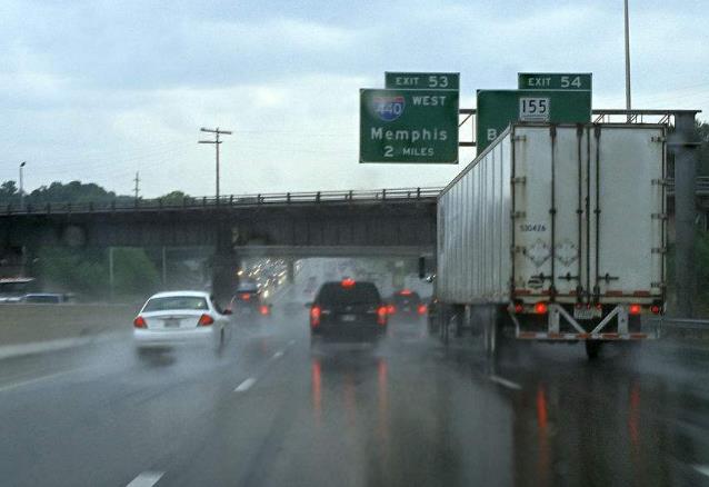 安全駕駛汽車經(jīng)驗談-雨天駕駛