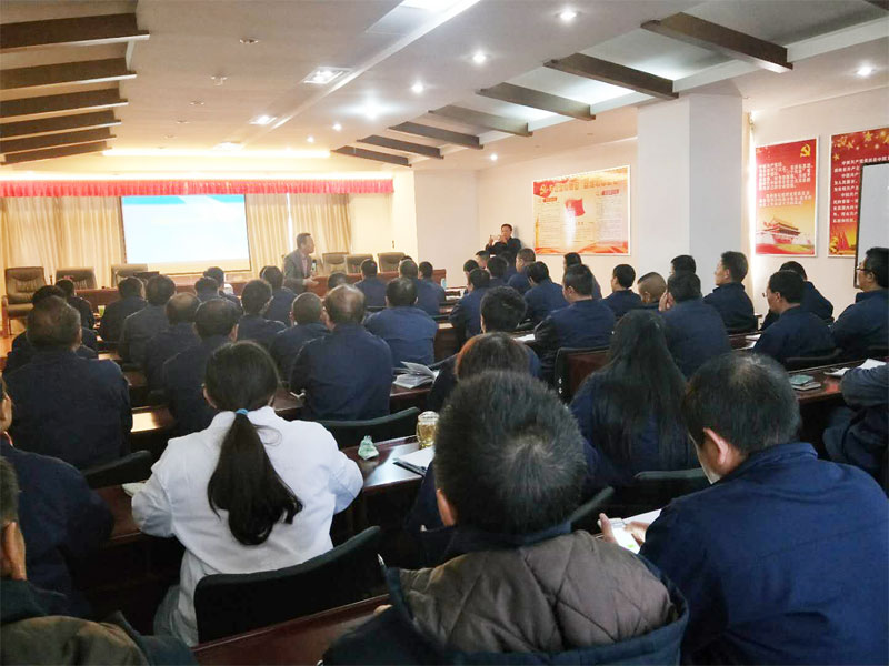 昆明市、安寧市安監(jiān)部門(mén)及協(xié)會(huì)特邀賽為高寶良老師參加安全交流講座
