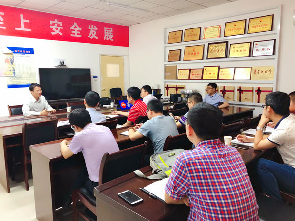 中國(guó)石油集團(tuán)測(cè)井有限公司生產(chǎn)測(cè)井中心第一項(xiàng)目部攜手賽為開(kāi)展PTW交流溝通會(huì)議