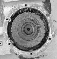 圖3　提升機蝸輪齒全部打斷或磨斷