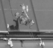 圖4　提升機與籃體聯(lián)接螺栓脫落，吊籃墜落