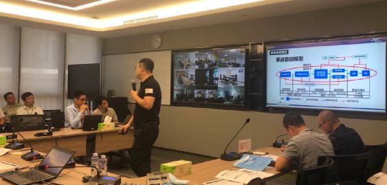 戚銳老師的課堂現(xiàn)場，大家在認(rèn)真汲取課堂知識